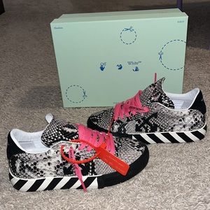 Womens off-white snake-print stripe sneakers